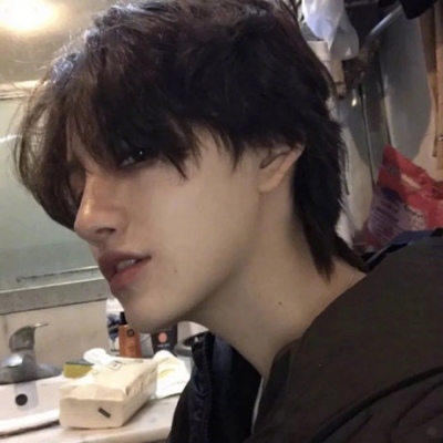 成熟帅气的微信气质男生头像