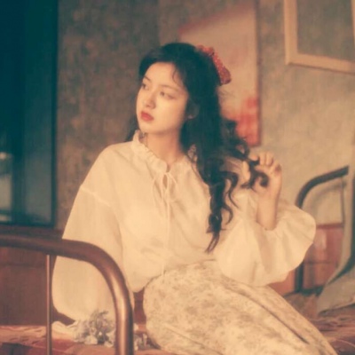高冷复古范的微信女生头像