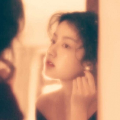 高冷复古范的微信女生头像