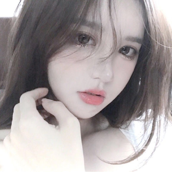 成熟深沉迷人女生头像