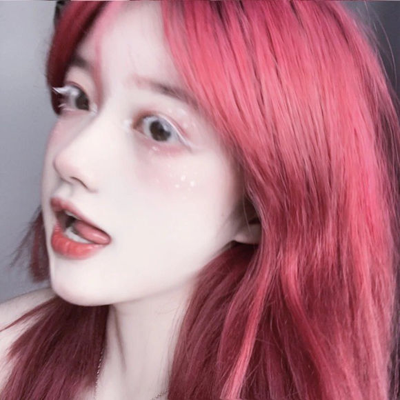 成熟深沉迷人女生头像