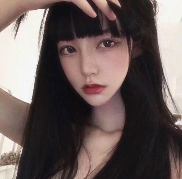 成熟深沉迷人女生头像