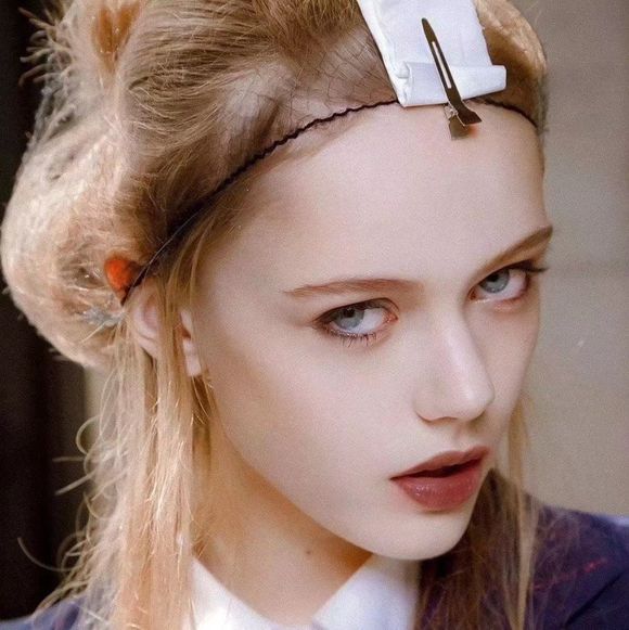 酷酷的高冷御姐女生头像