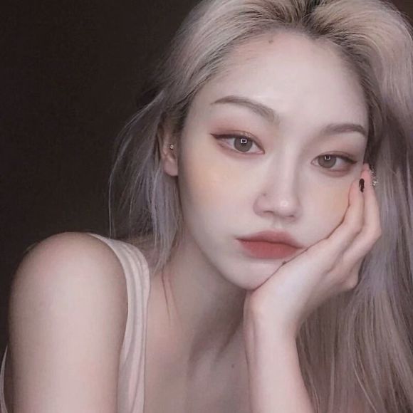 酷酷的高冷御姐女生头像