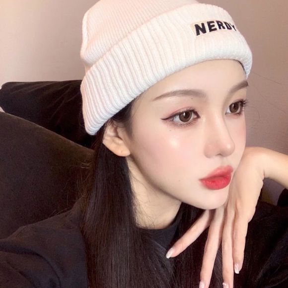 佛系傲娇时尚女生头像