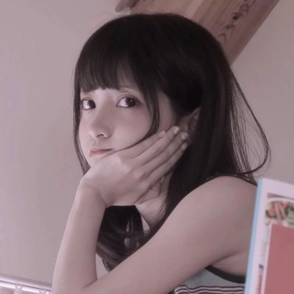 佛系傲娇时尚女生头像