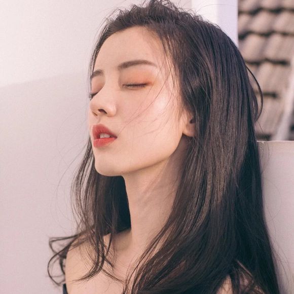 佛系傲娇时尚女生头像