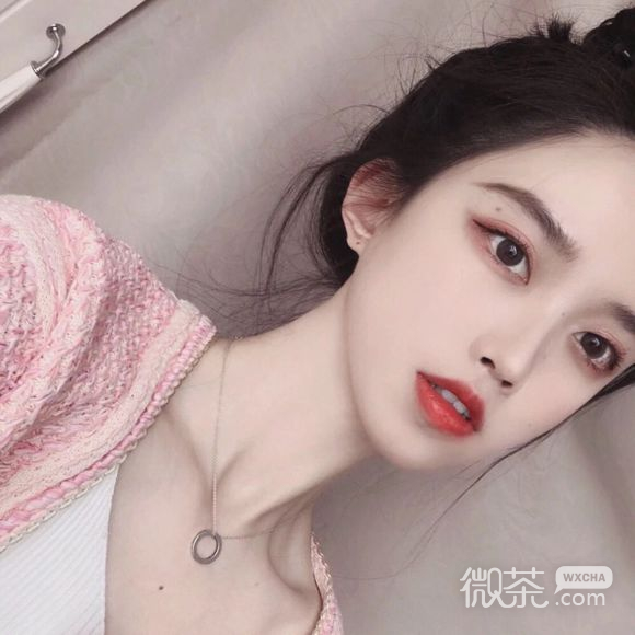 俏皮性感女生头像
