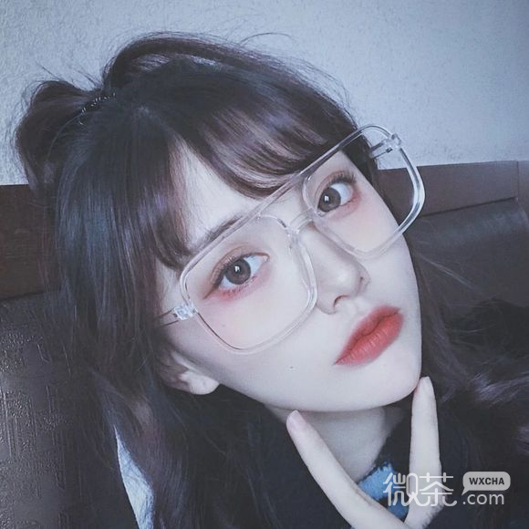 俏皮性感女生头像