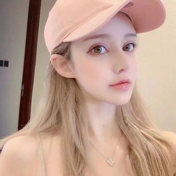 佛系傲娇时尚女生头像