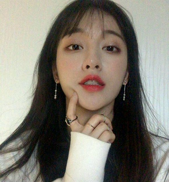 洒脱俏皮女生头像