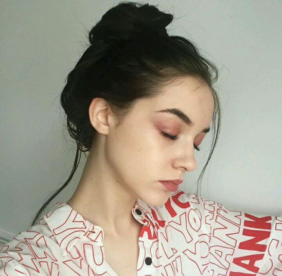 洒脱俏皮女生头像