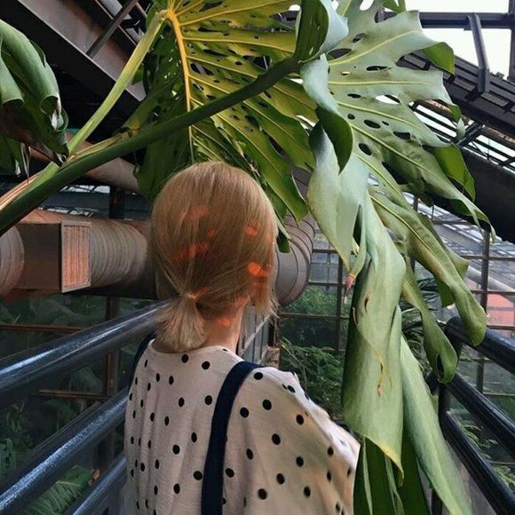 洒脱俏皮女生头像