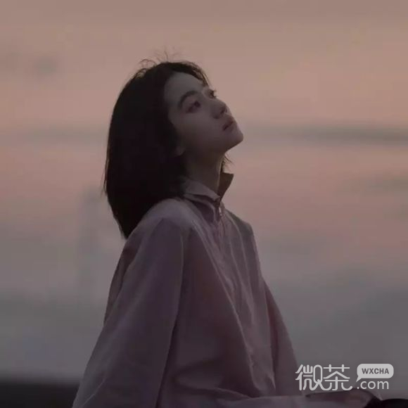 阳光洒脱女生头像