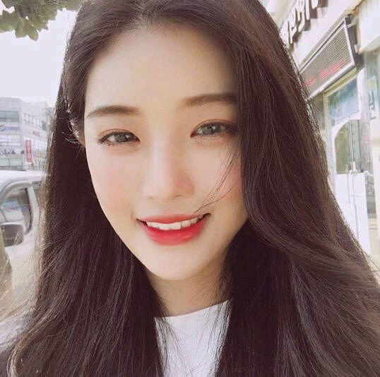 洒脱俏皮女生头像