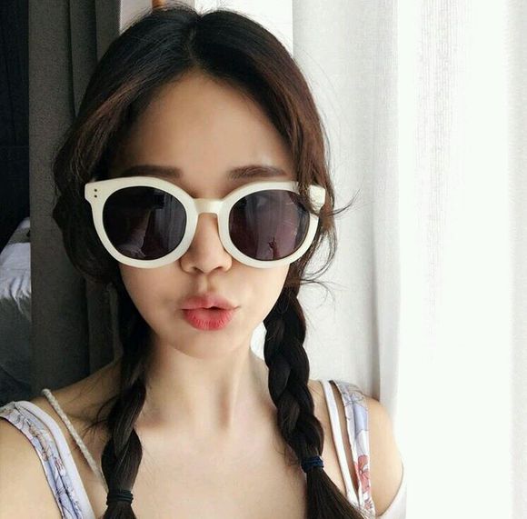 洒脱俏皮女生头像