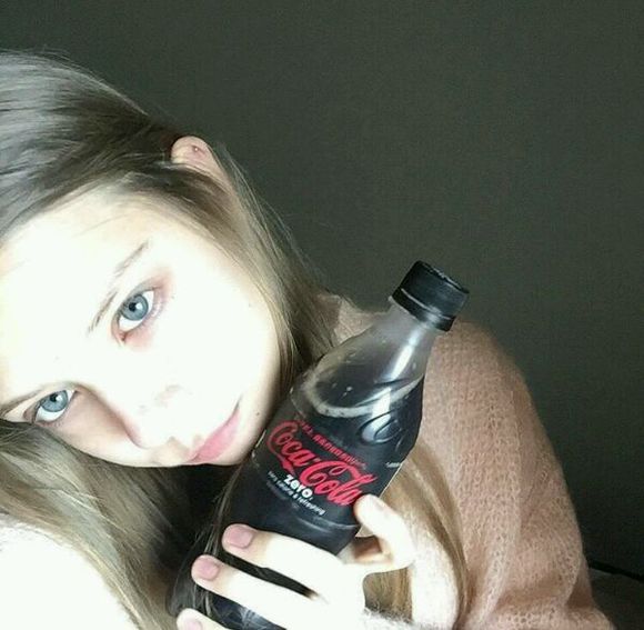 洒脱俏皮女生头像