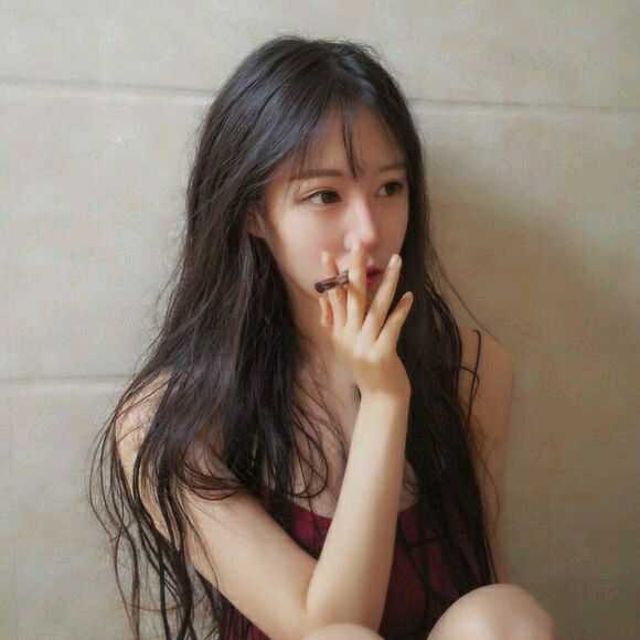 洒脱俏皮女生头像