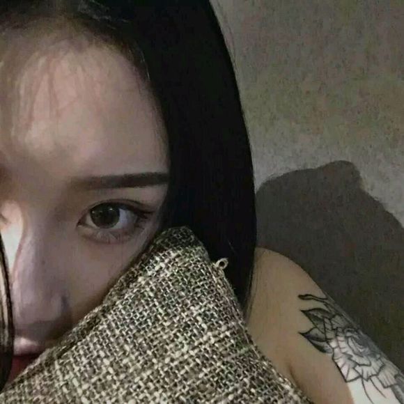 洒脱俏皮女生头像