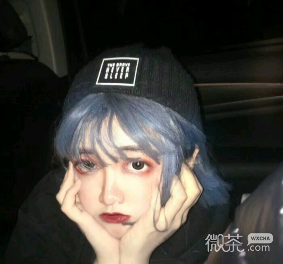 阳光洒脱女生头像
