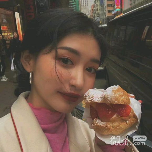 微信酷酷的俏皮长发女生头像