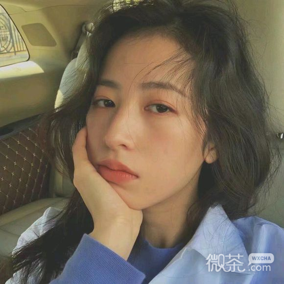 微信酷酷的俏皮长发女生头像
