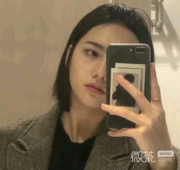 阳光冷酷性感女生头像