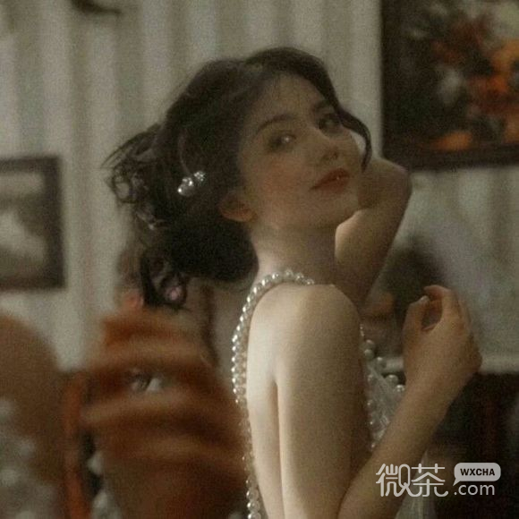 文艺洒脱性感女生头像