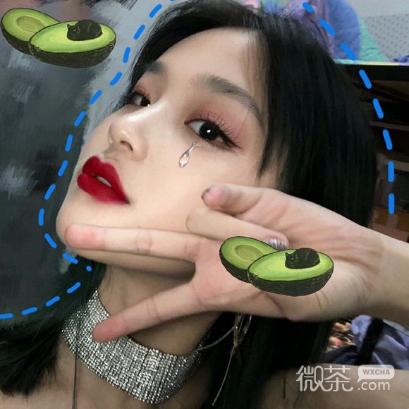 微信酷酷的俏皮长发女生头像