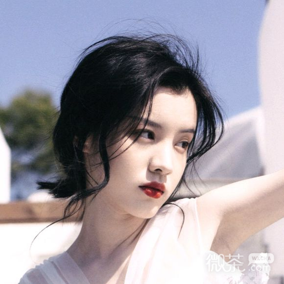 文艺洒脱性感女生头像