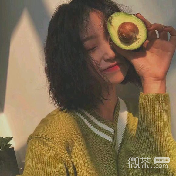 微信酷酷的俏皮长发女生头像