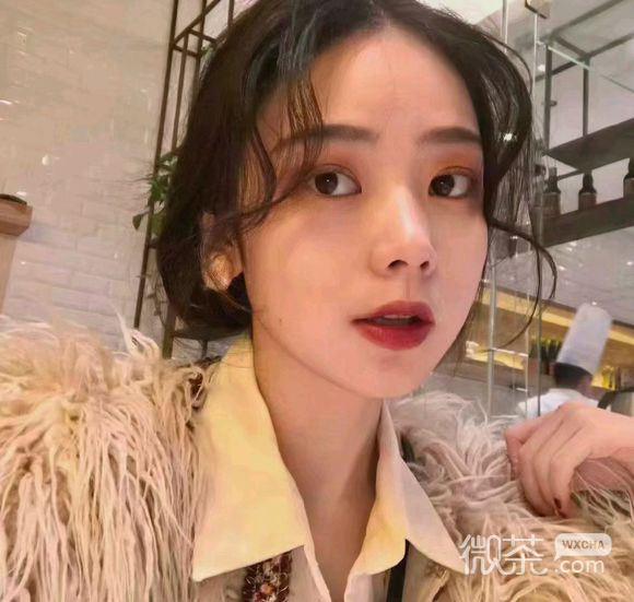 微信酷酷的俏皮长发女生头像