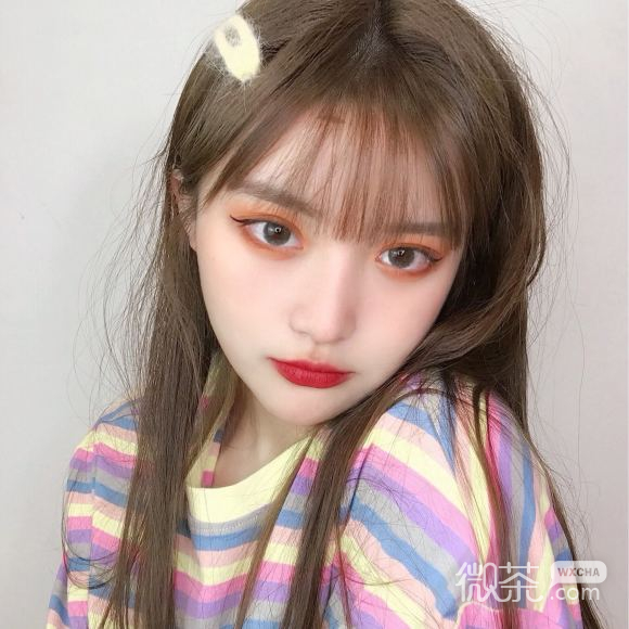 阳光洒脱网红女生头像
