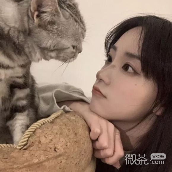 阳光洒脱网红女生头像
