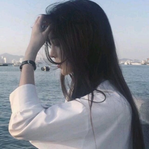 阳光洒脱网红女生头像