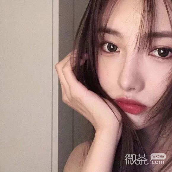 阳光洒脱网红女生头像