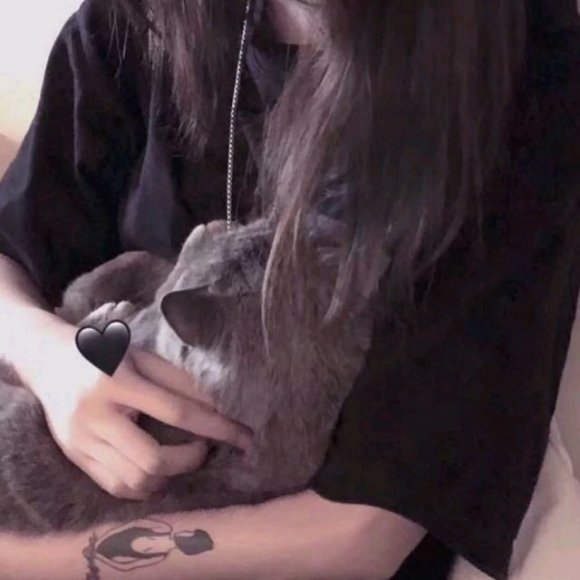 阳光洒脱网红女生头像