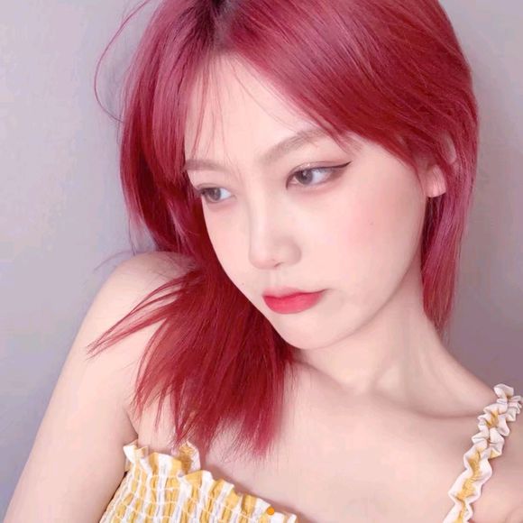 阳光洒脱网红女生头像