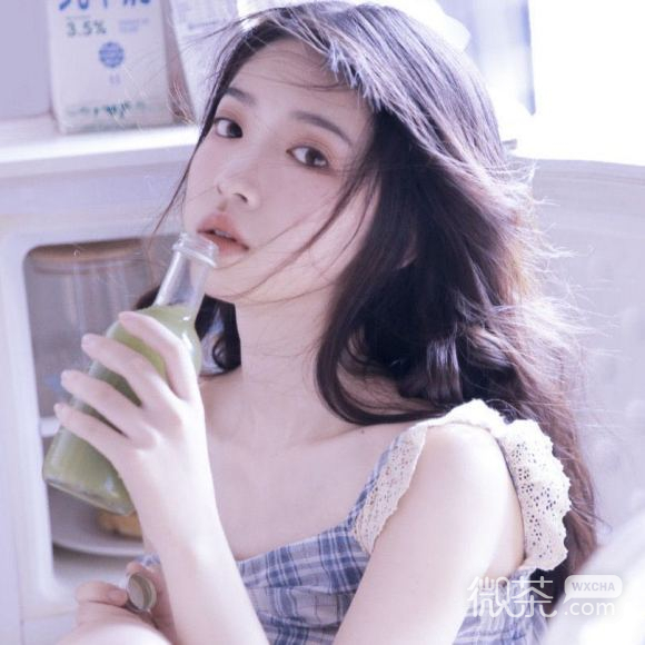 阳光洒脱网红女生头像