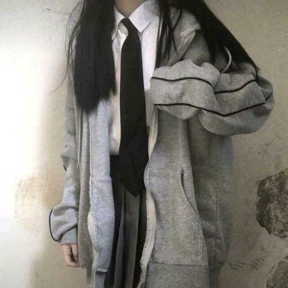 阳光洒脱网红女生头像