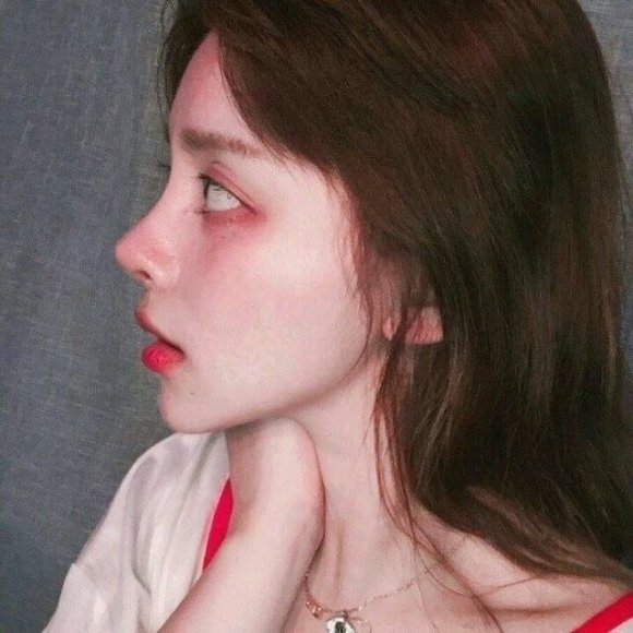 阳光洒脱网红女生头像