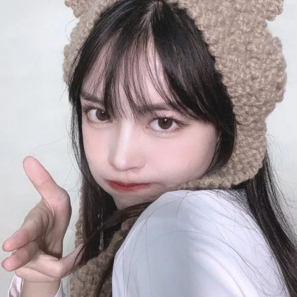 阳光洒脱网红女生头像