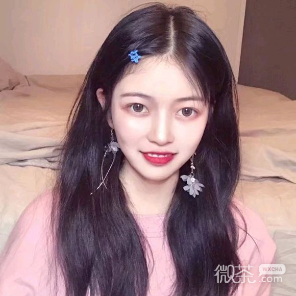 阳光洒脱网红女生头像