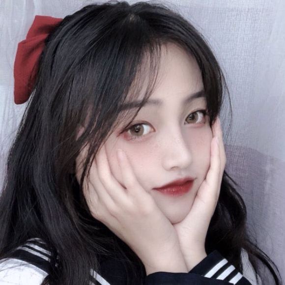 阳光洒脱网红女生头像