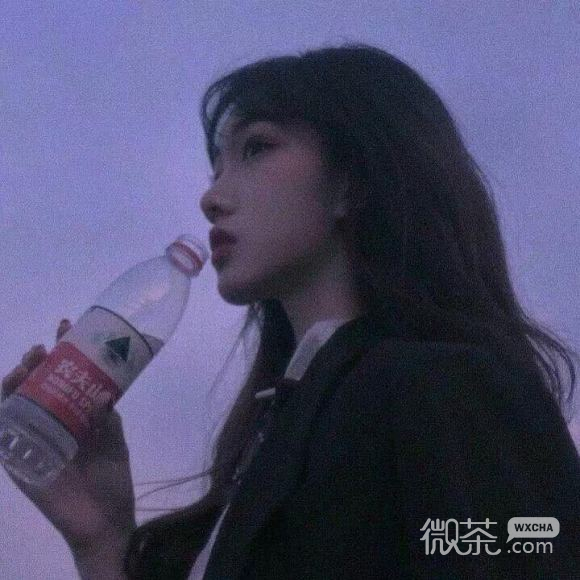 阳光洒脱网红女生头像