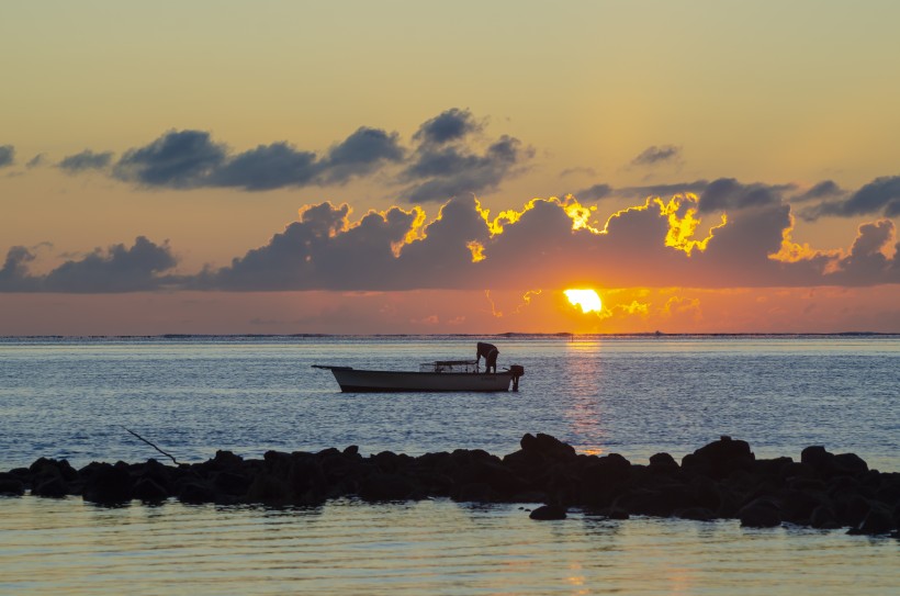唯美意境的微信海滩落日美景图片