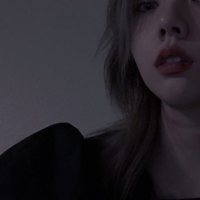 好看个性的微信高冷女生头像
