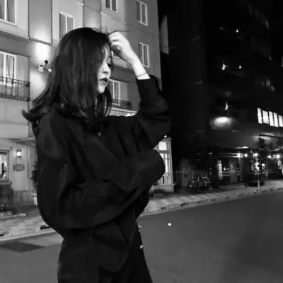 漂亮个性的微信黑白系女生头像