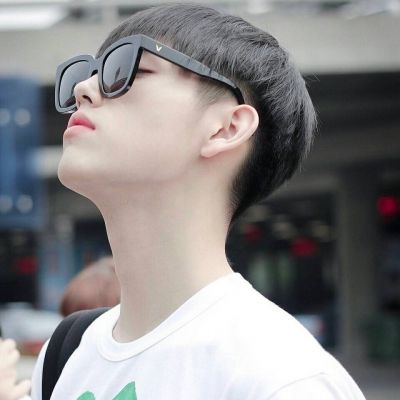 帅气阳光小清新的微信男生头像