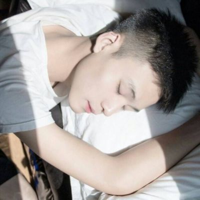 帅气阳光小清新的微信男生头像